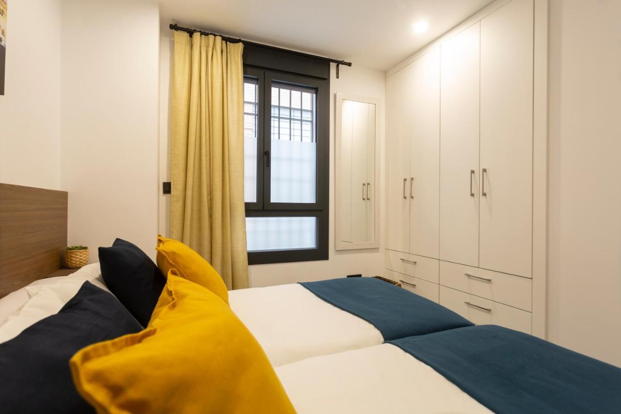 Apartamentos Bajeles Sevilla Urban Exteriör bild