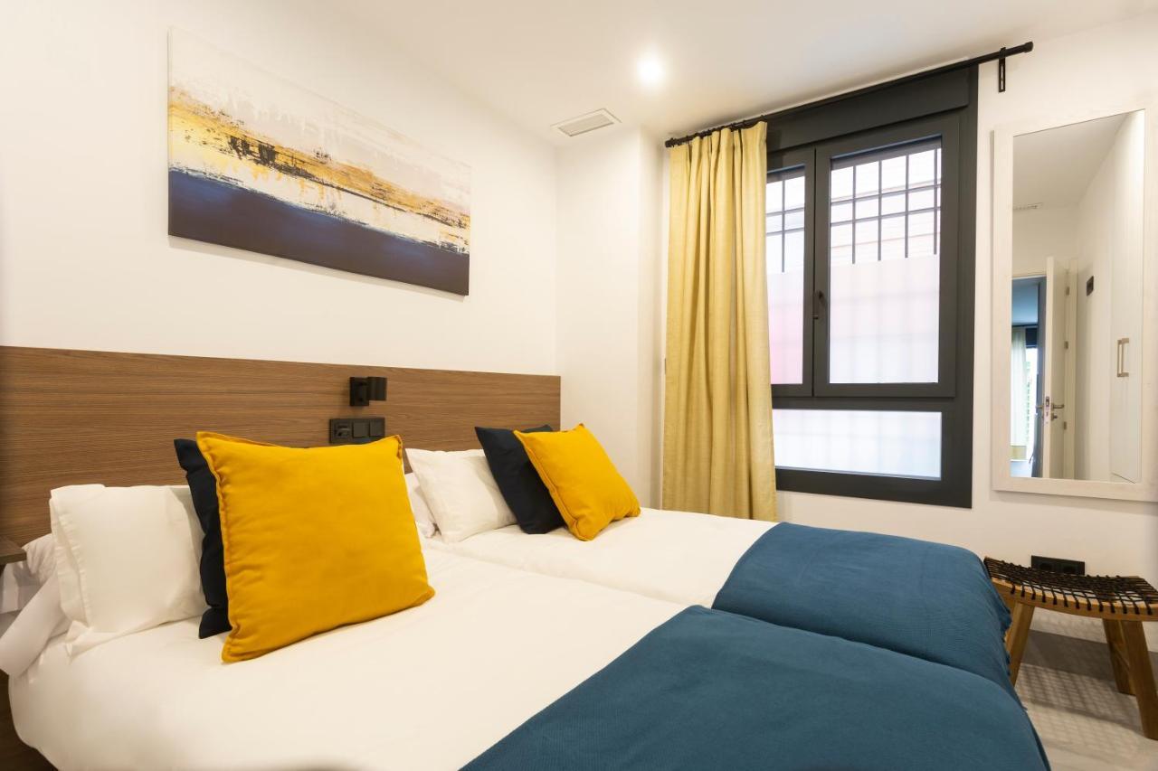 Apartamentos Bajeles Sevilla Urban Exteriör bild