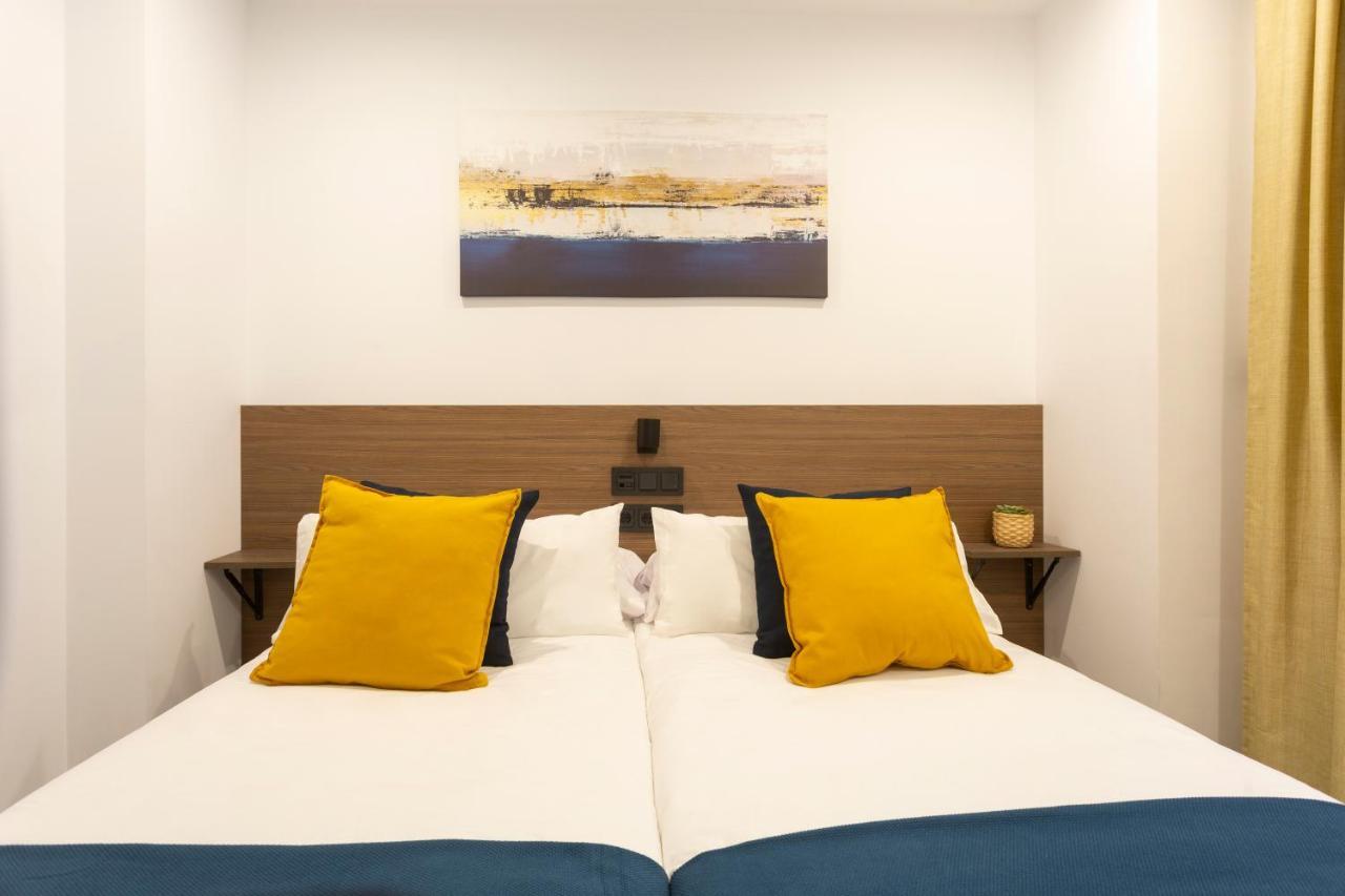 Apartamentos Bajeles Sevilla Urban Exteriör bild