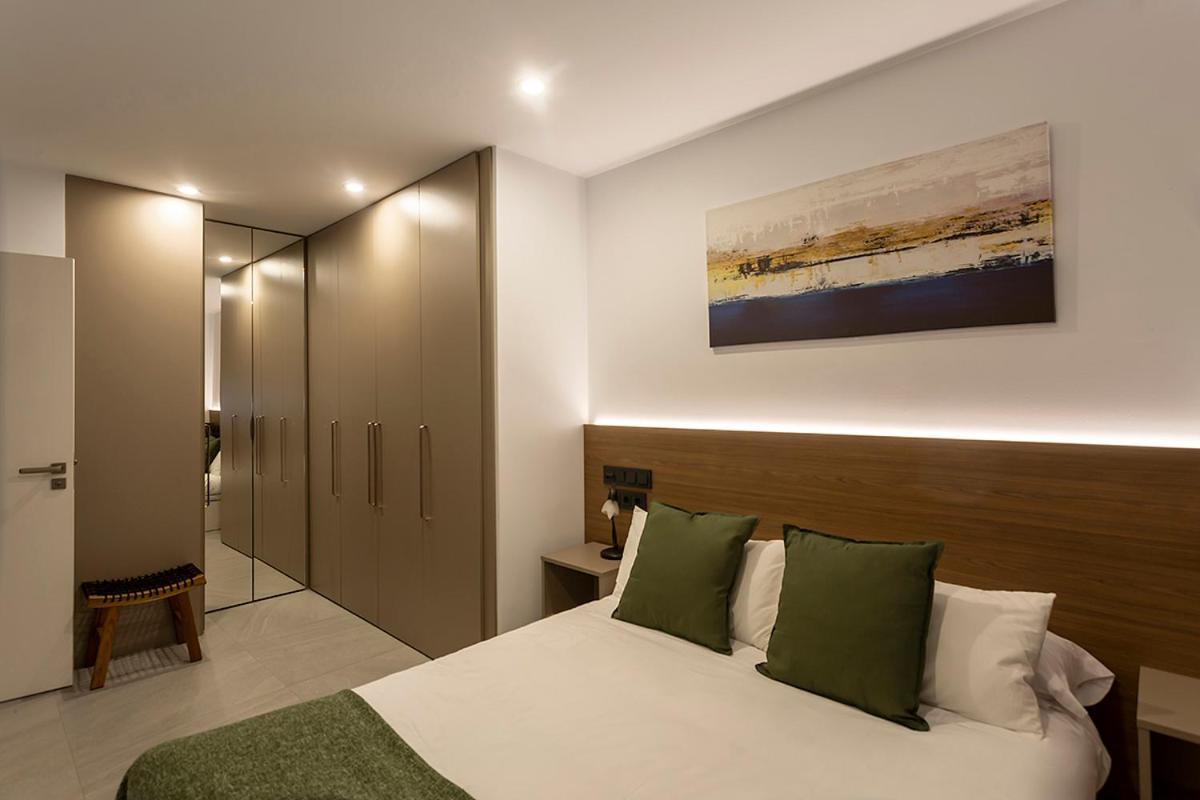 Apartamentos Bajeles Sevilla Urban Exteriör bild